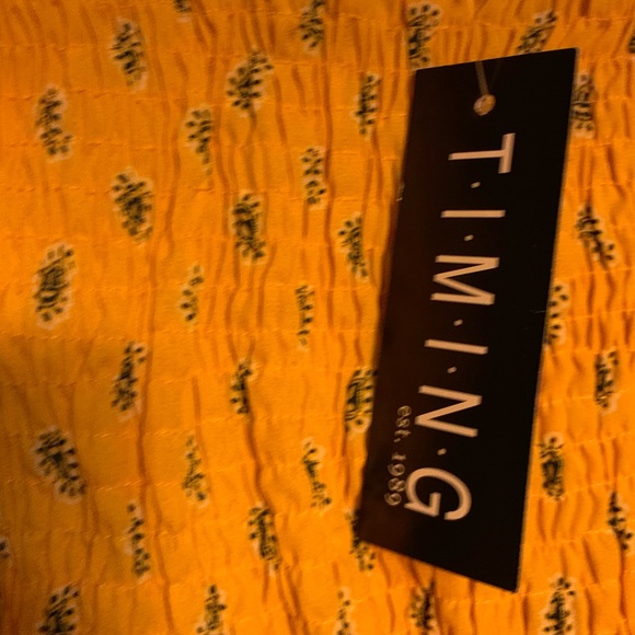 Flowie Off Shoulder Crop Top - Picture 5 of 6